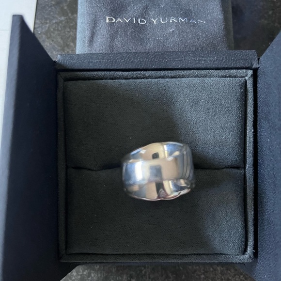David Yurman sculpted cable ring barely worn.Purchased last year see picture . - Picture 3 of 7